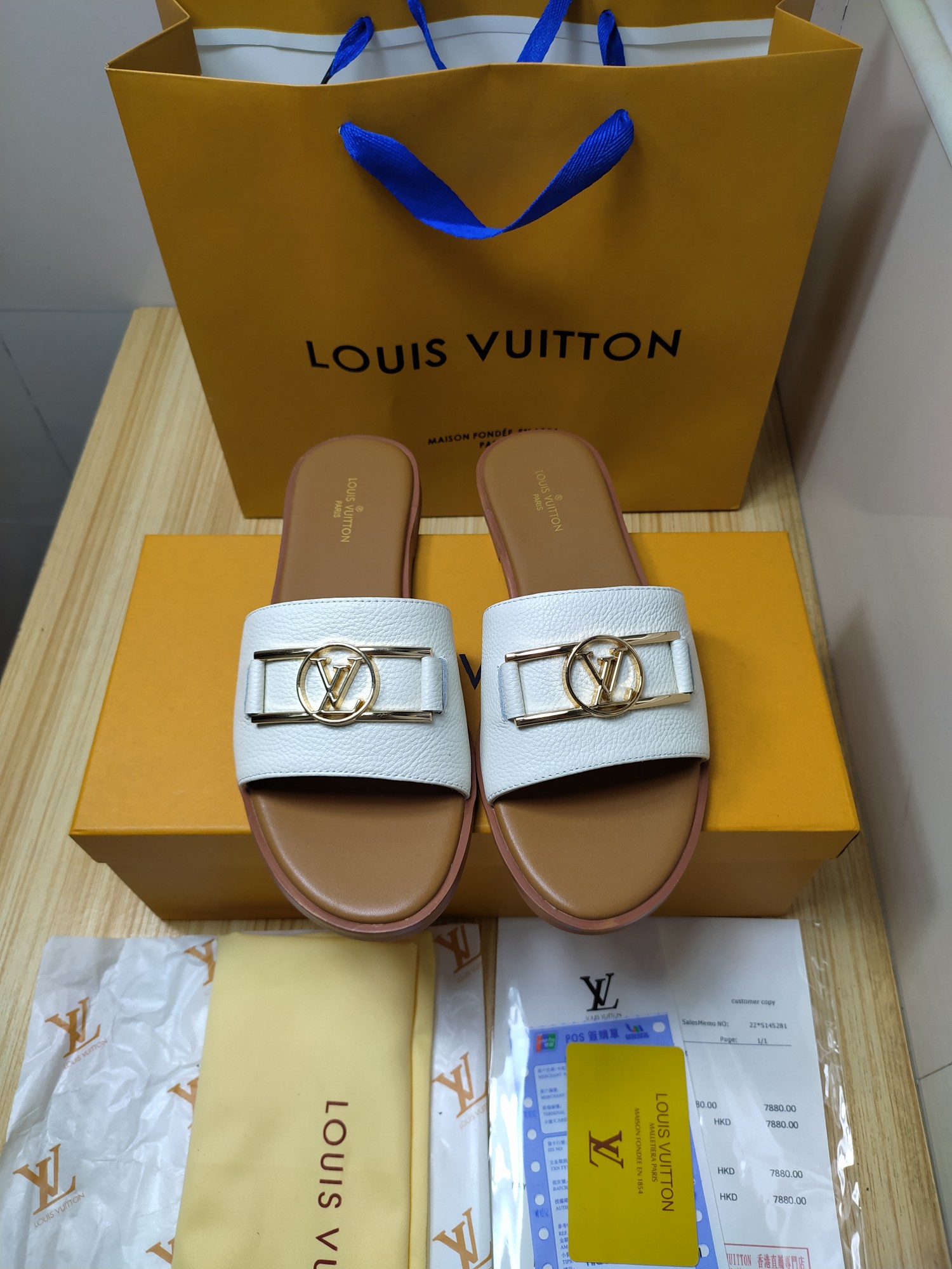 l**is V*t*n lock it flat mule white and beige 1a64z7