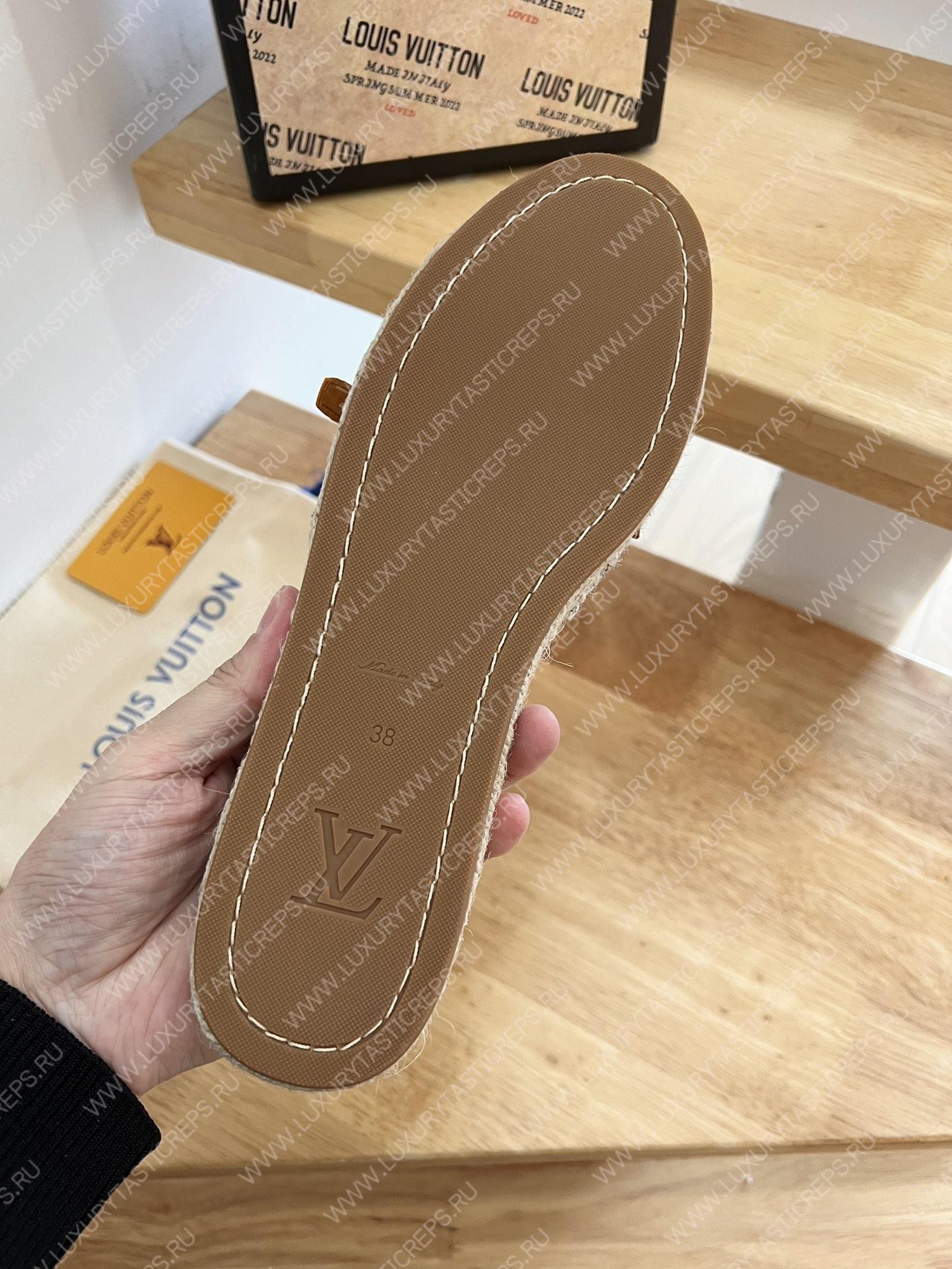 l**is V*t*n lock it flat mule beige 1a9rl4
