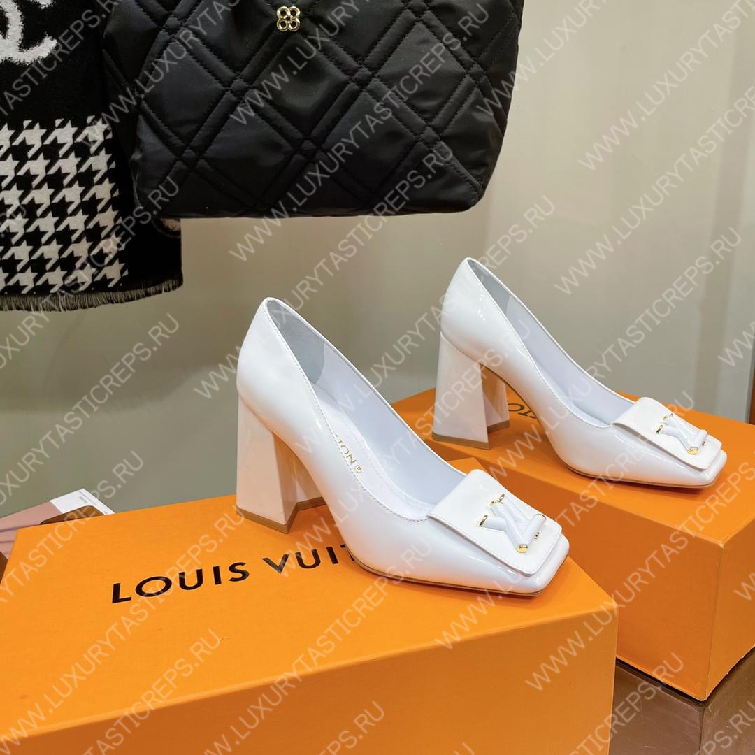 l**is V*t*n shake pumps white 1ab0sk
