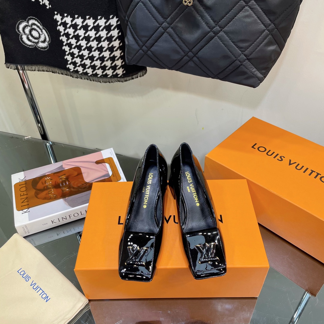 l**is V*t*n shake pumps black 1ab0sk