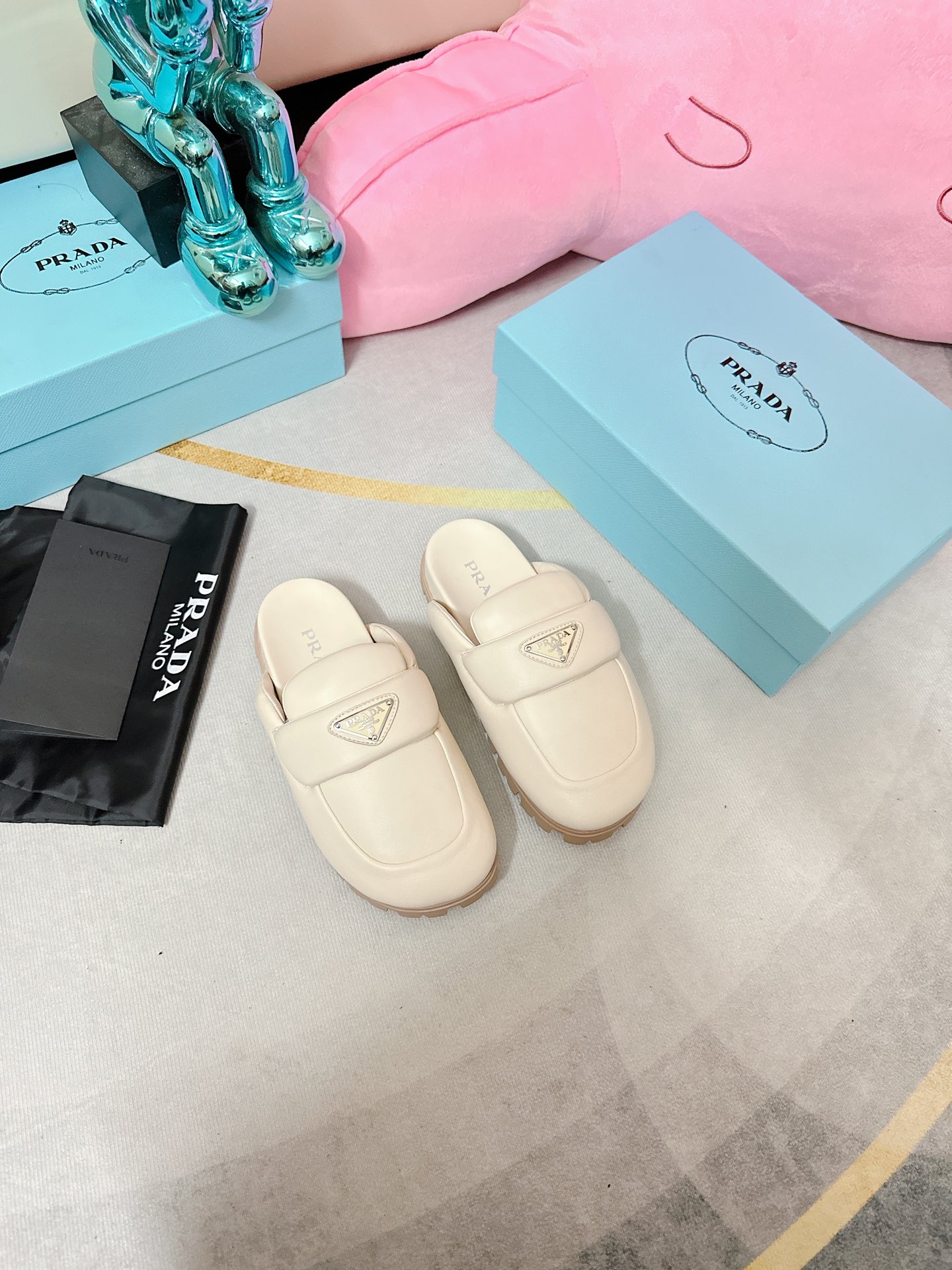 Pra*a soft padded sabots off white 1d109n