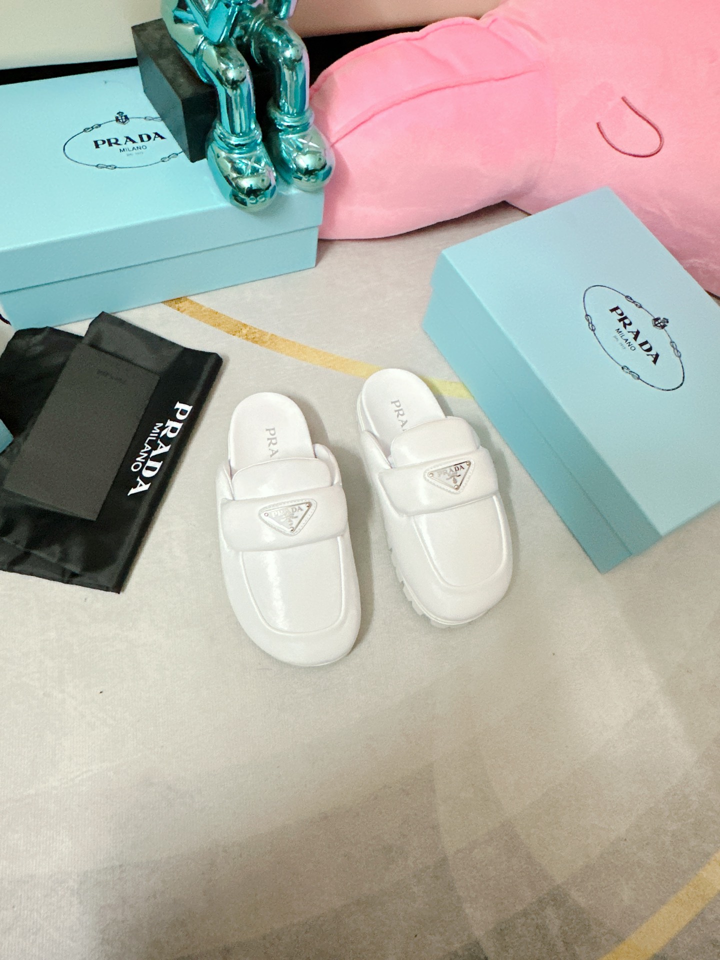 Pra*a soft padded sabots white 1d109n
