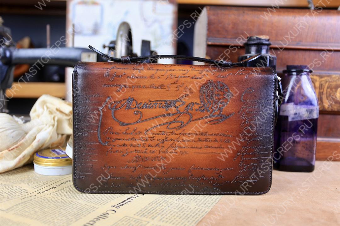 BERLUTI NINO TGM SCRITTO CLUTCH INTENSE COCOA NINO_TGM_NEO-V2