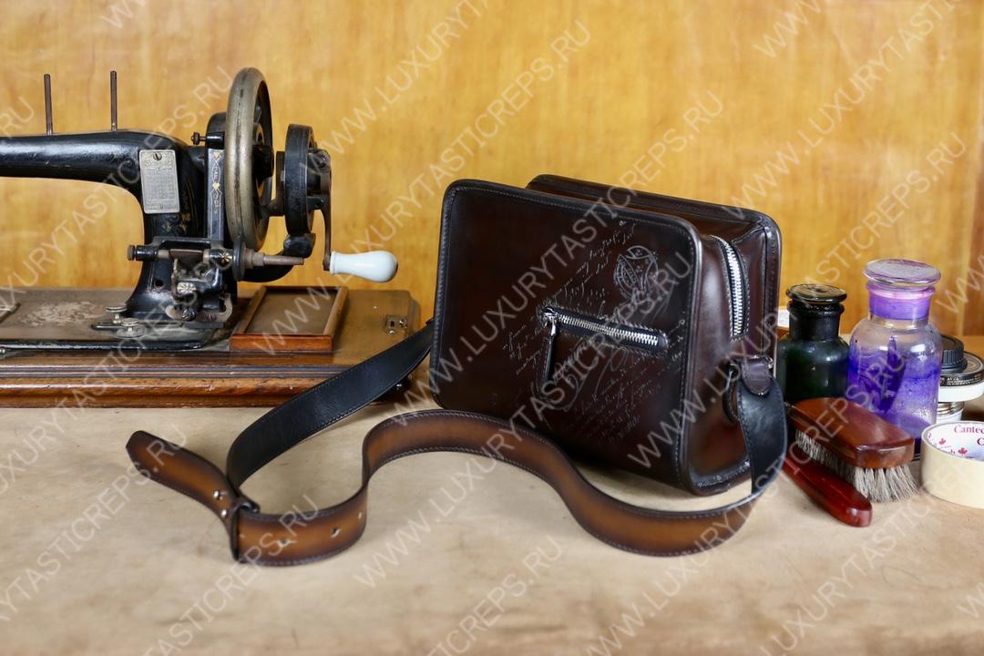 BERLUTI JOURNALIER SCRITTO MESSENGER BROWN C0859-R1